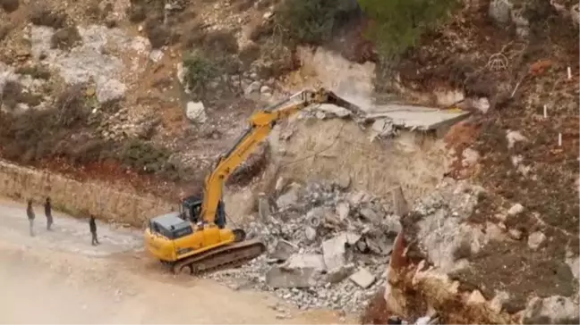 BEYTÜLLAHİM - İsrail, işgal altındaki Batı Şeria'da Filistinli bir ailenin evini yıktı