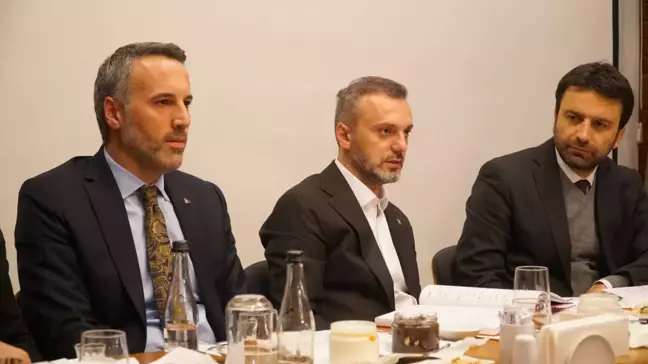 AK Parti Genel Başkan Yardımcısı Kandemir, Sakarya'da parti yöneticileriyle buluştu