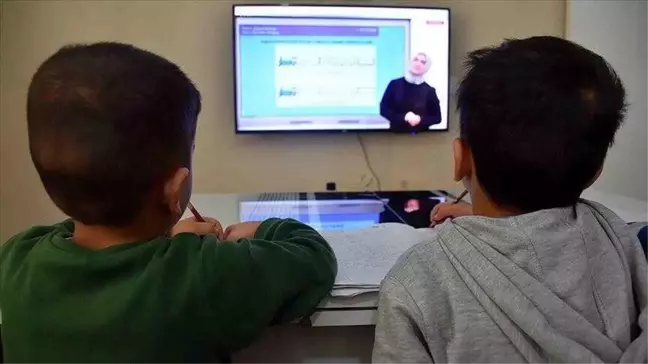 Okullar kapanacak mı? İkinci dönem okullar uzaktan eğitime mi geçecek? Yüz yüze eğitime ara mı verilecek? Online eğitime mi geçilecek?