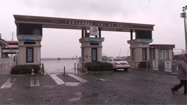 Çanakkale Boğazı'nda fırtına deniz ulaşımını olumsuz etkiliyor