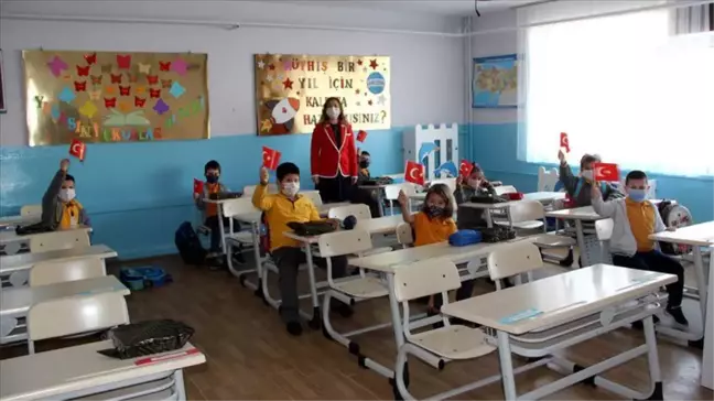 Mini mini birler çalışkan ikiler sözleri! Mini mini birler çalışkan ikiler Tembel üçler tekerlemesi tamamı!
