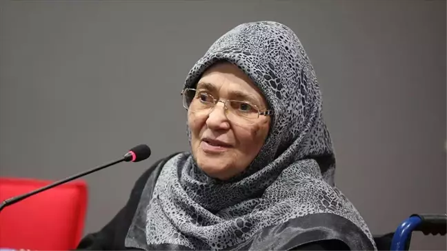 Şule Yüksel Şenler kimdir? Şule Yüksel Şenler nereli, kitapları! Şule Yüksel Şenler nereli, hayatı ve biyografisi!
