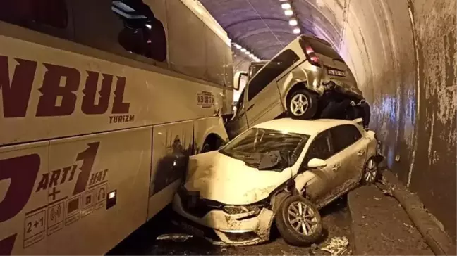 Bolu Dağı Tüneli'nde kağıt gibi olan araçtan burnu bile kanamadan çıktı