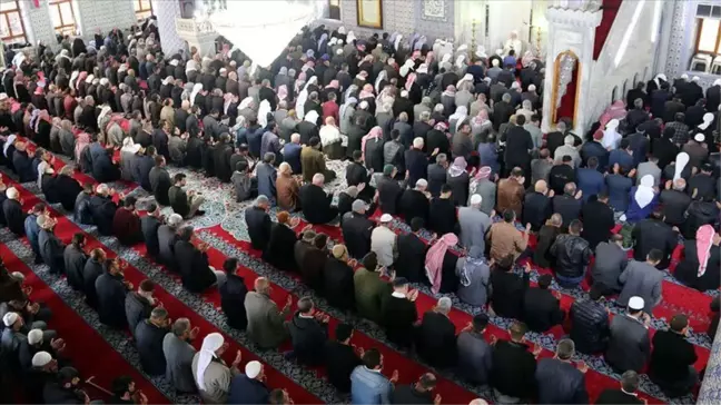 Cuma namazı farz mı? Diyanet fetvaları!