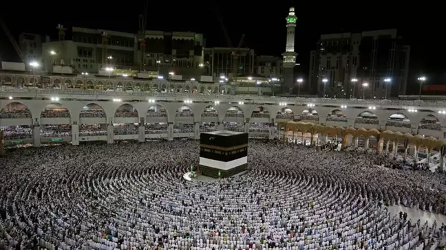 Peygamber Efendimiz Hz. Muhammed'in (S.A.V.) doğum günü ne zaman? Hz. Muhammed doğduğunda gerçekleşen mucizeler nelerdir?