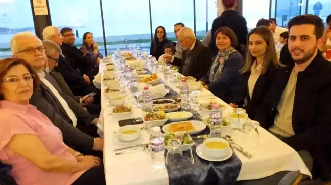 Burhaniye'de mimarlar iftar yemeğinde bir araya geldi