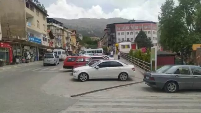 Adres sordukları Mehmet Deniz'i öldürüp, 1 kişiyi bıçakladılar
