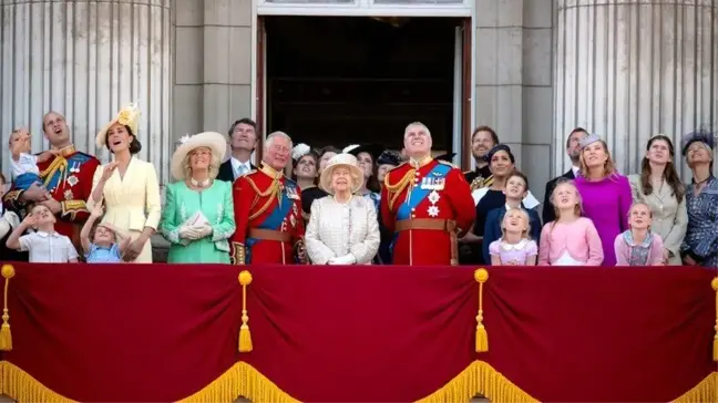 Kraliçe 2. Elizabeth'in Platin Jübilesi: Harry ve Andrew balkon fotoğrafında yer almayacak