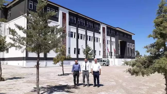 Samsat'ta öğrenciler konteyner sınıflarından kurtuldu