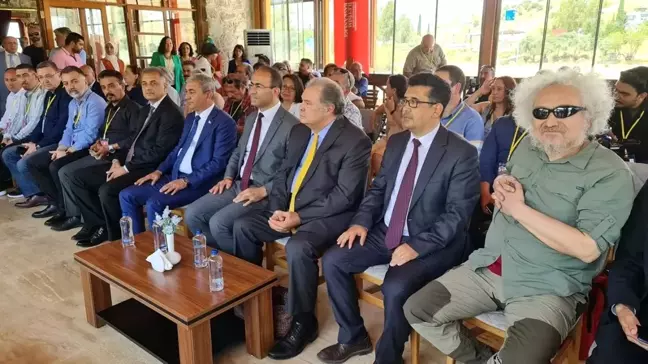 Merhum Başbakan Menderes gazetecilerle anıldı