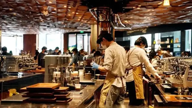 Shanghai'daki Yaklaşık 600 Starbucks Şubesi Yeniden Açıldı