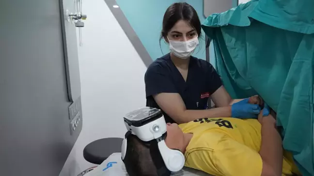 Çocuklar sanal gerçeklik gözlüğüyle film izleyerek sünnet oldular