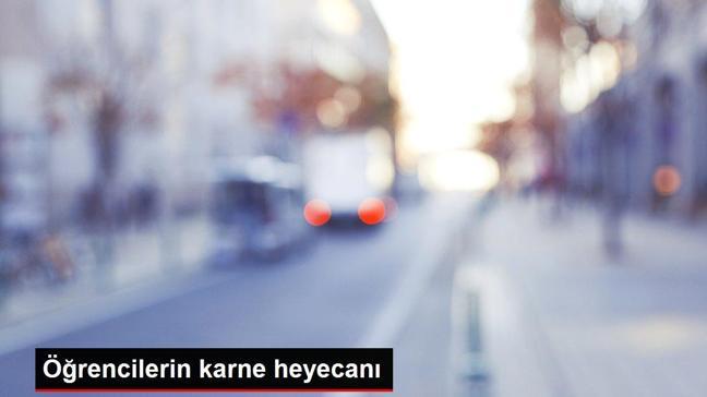 Öğrencilerin karne heyecanı