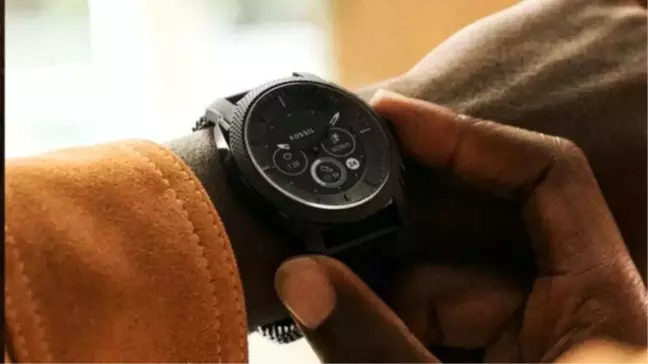 Fossil klasik tasarımlı akıllı saat severler için yeni modelini tanıttı