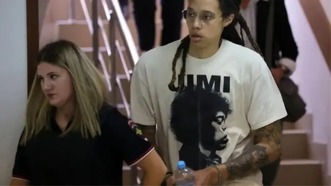 Brittney Griner: Rusya'da tutuklanan ABD'li basketbol yıldızı, uyuşturucu suçlamasıyla mahkemeye çıktı
