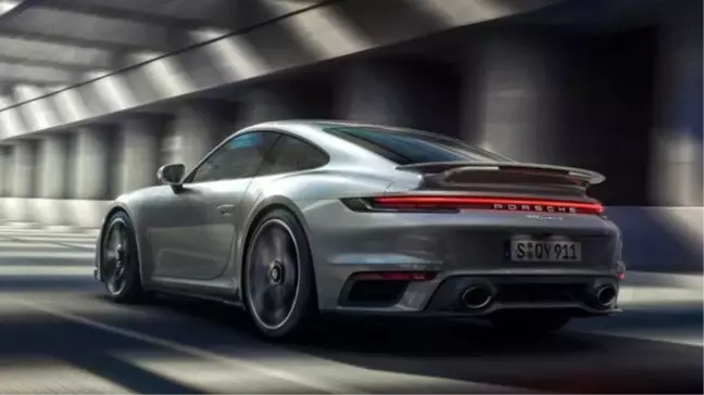 Porsche 911 dünyanın en karanlık siyah boyasıyla kaplandı!