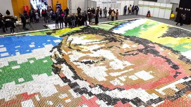 Uluslararası Nelson Mandela Günü'nde Konserve Kutularından Mandela Portresi Yapıldı