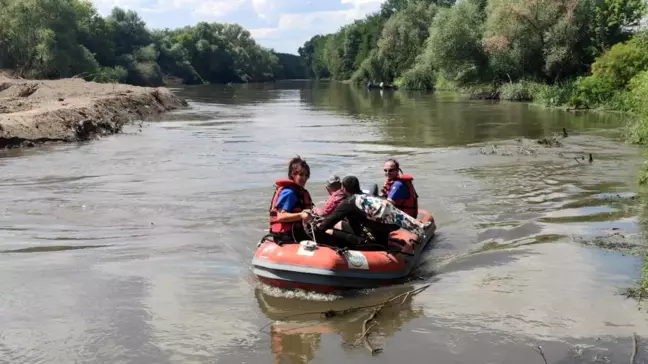 Tunca Nehri'nde mahsur kalan 2 kişiyi AFAD bot ile kurtardı