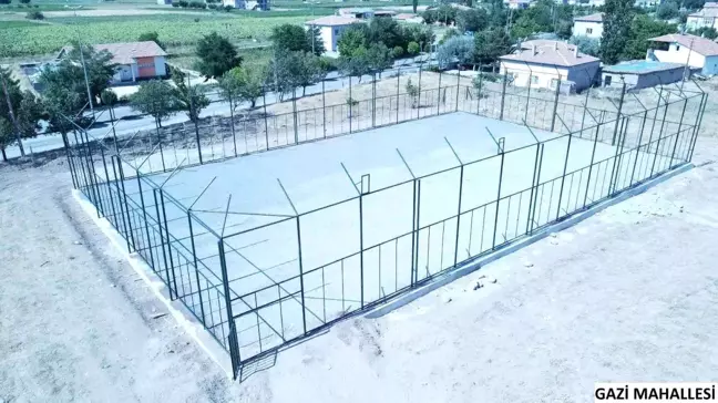 Kayseri haberi | Develi'de kırsal mahallelerdeki halı saha yapım çalışmaları devam ediyor