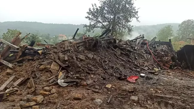 Son dakika haber: Bursa'da yangın, 3 kişilik aileyi evsiz bıraktı