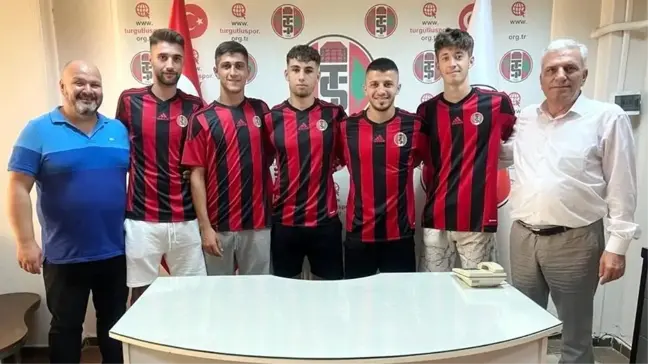 Turgutluspor altyapı oyuncularıyla profesyonel sözleşme imzaladı