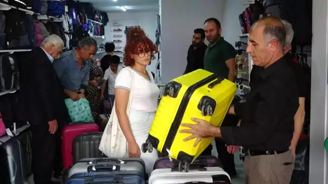 Van haber! Gümrükte unutulan valizler Van'da satışa sunuldu