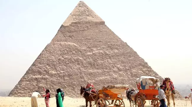 Dünya Turizm Günü'nde Mısır Piramitleri Ücretsiz Ziyarete Açıldı