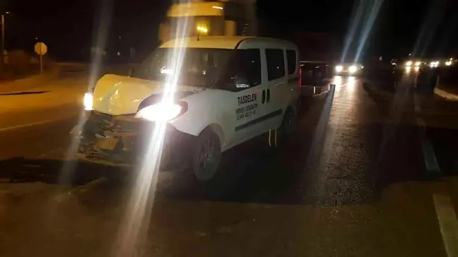 İki aracın çarpıştığı kazada şans eseri ölen ya da yaralanan olmadı