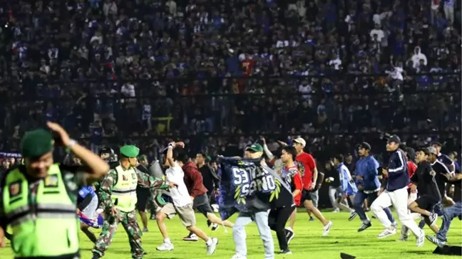 Endonezya'da Futbol Maçındaki İzdihamda 125 Kişi Öldü, 320'den Fazla Kişi Yaralandı