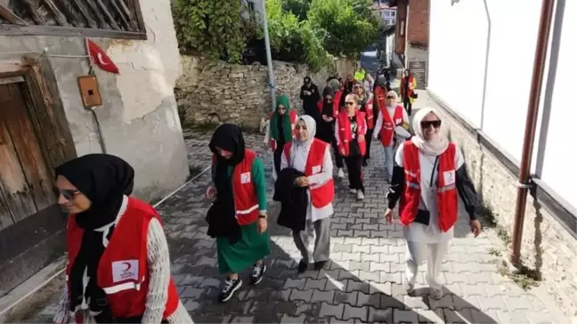 Karabük haber! Karabük'te Türk Kızılay üyeleri sağlıklı yaşama dikkati çekmek için yürüdü