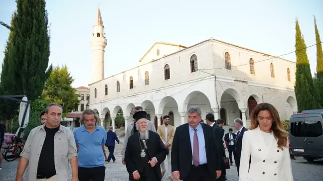 İzmir haberi... Fener Rum Patriği Bartholomeos, Çeşme'yi ziyaret etti