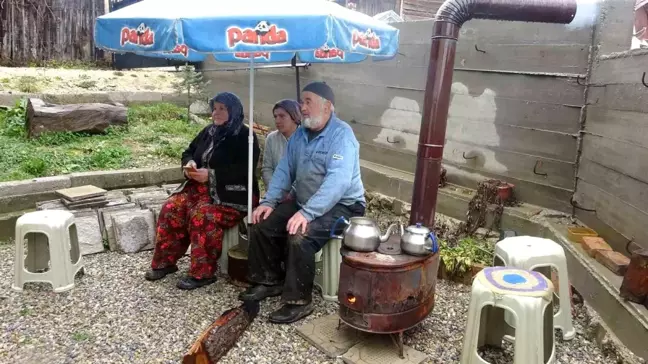Depremin merkez üssü Kızılağıl'da vatandaşlar tedirgin: Evlerine giremiyorlar