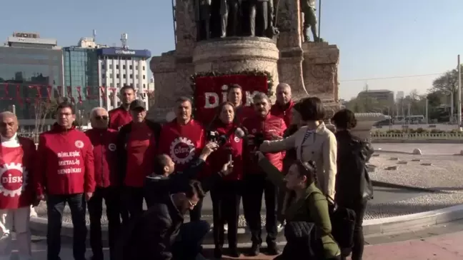 DİSK Taksim Anıtı'na çelenk bıraktı