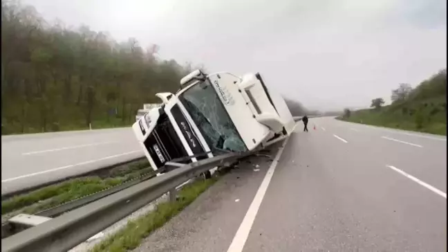 Samsun'da tır devrildi: 2 yaralı