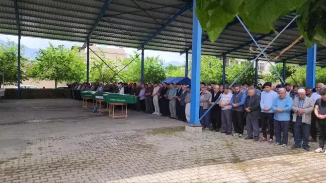 Şanlıurfa'daki kazada hayatını kaybeden 6 depremzede toprağa verildi