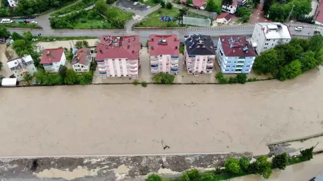 Kastamonu'nun Azdavay ilçesi üçüncü kez sel felaketiyle karşı karşıya kaldı