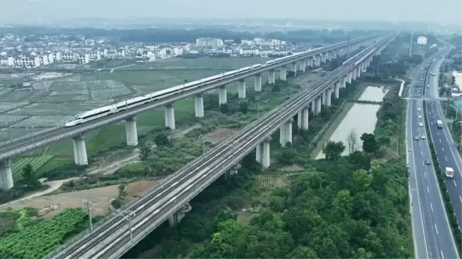 Çin'de Yeni Yüksek Hızlı Demiryolu Hattı Açıldı