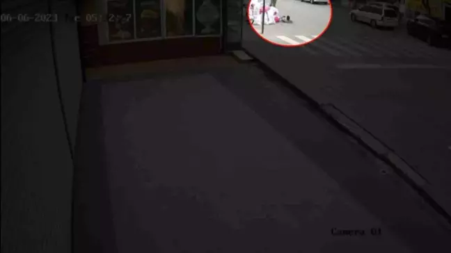 Ankara'da Yol Kenarına Moloz İstifleyen İki Kişiye Otomobil Çarptı