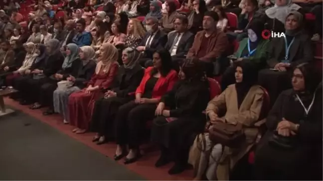 Devlet korumasındaki çocukların rol aldığı 'Yunus Emre' oyunu izleyicilerle buluştu