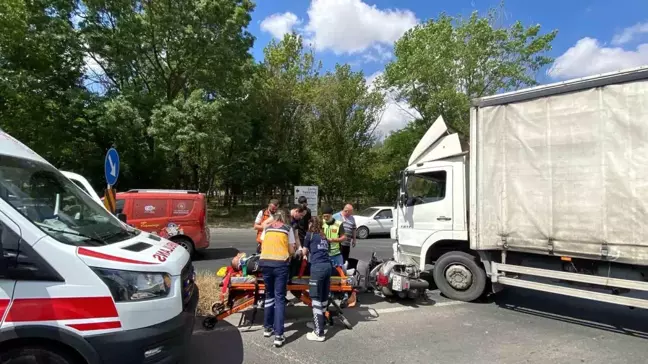 Tekirdağ Çorlu'da Kamyon ile Motosiklet Kaza Yaptı: 1 Yaralı