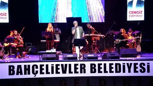 Cengiz Kurtoğlu Bahçelievler'de Babalar Günü için sahne aldı