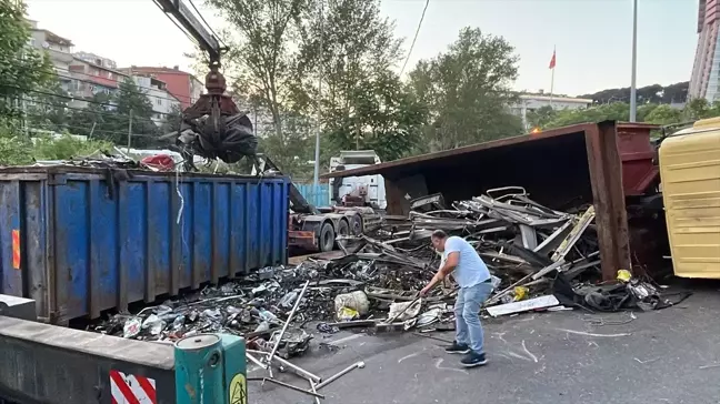 Sarıyer'de hurda yüklü kamyon devrildi, sürücü yaralandı