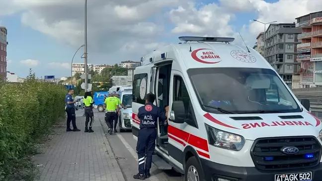 Gebze'de Panelvan ile İşçi Servisi Çarpıştı: 4 Yaralı