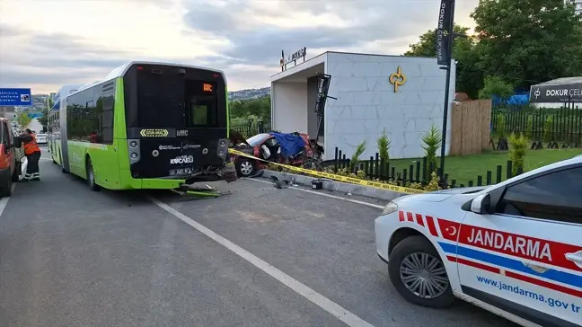 İzmit'teki trafik kazasında hayatını kaybeden 3 kişinin cenazesi defnedildi