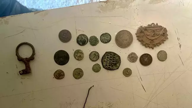 İznik'te kaçak kazı operasyonunda 17 sikke ve patlayıcı malzeme ele geçirildi