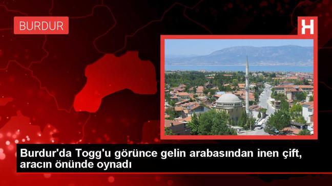 Burdur'da Yeni Evli Çift, Togg'un Önünde Göbek Attı