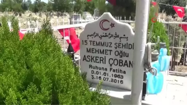 Diyarbakır'da 15 Temmuz şehitleri kabirlerinin başında anıldı