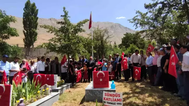 Van'ın Bahçesaray ilçesinde PKK'nın 30 yıl önce şehit ettiği 14'ü çocuk 24 kişi anıldı
