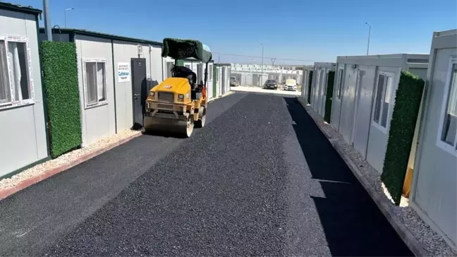 Adıyaman'da Deprem Sonrası Konteyner Kentte Asfaltlama Çalışmaları Devam Ediyor