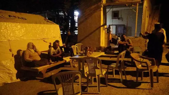 Kozan'da Deprem Sonrası Vatandaşlar Çadırlarda Kalıyor